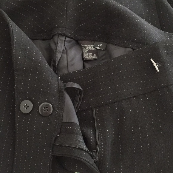 NWOT Tahari pantsuit pinstriped - Picture 8 of 10